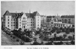 Ansicht von Nordwesten auf die Schul- und Bäckeranlage, Postkarte von 1905 (Foto: J. Maurer, BAZ)